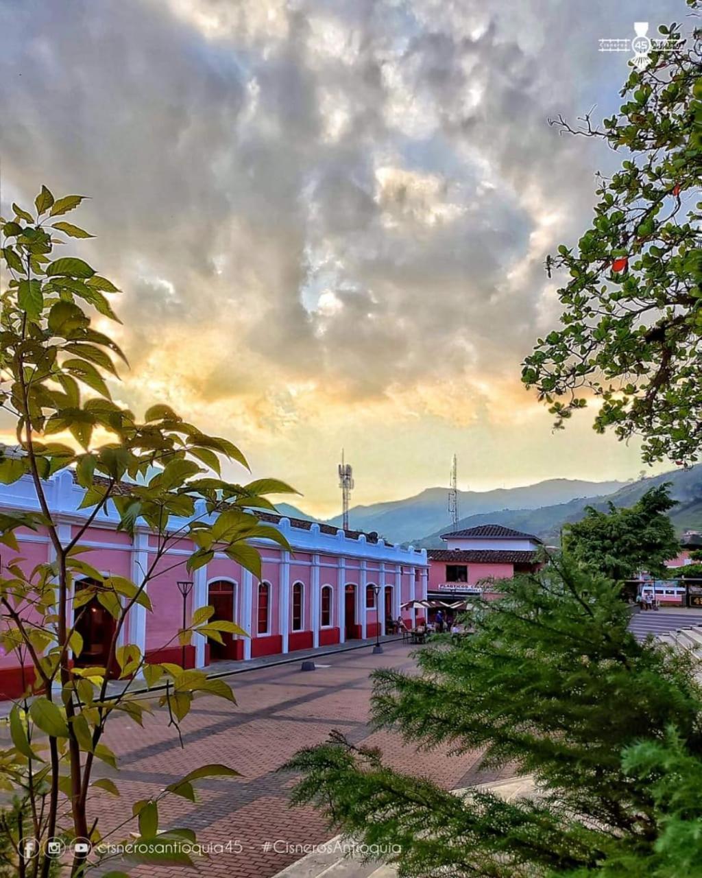 Amueblados, Zona Centrica-cisneros- Antioquia Apartment *